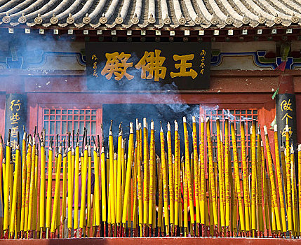 濟(jì)南發(fā)布高溫暴雨"雙黃"預(yù)警 副熱帶高壓制造“水火兩重天”